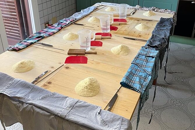 Traditional Home Cooking Experience in Lecce - Preparing the Pasta Sauces