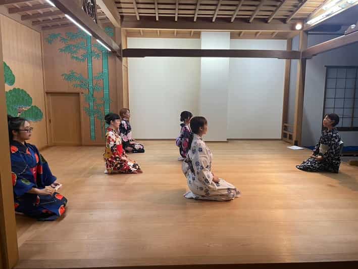 Traditional Japanese Dance Lesson Buyo for Men and Women! - Tabi Socks and Yukata