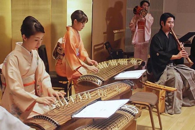 Traditional Japanese Music ZAKURO SHOW in Tokyo - Performer Attire and Commentary