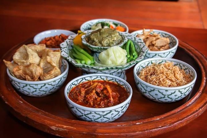 Traditional Khantoke Dinner and Show From Chiang Mai - Accessibility and Amenities