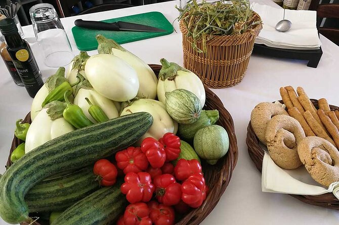 Traditional Kouzina Santorini Cooking Experience - Ntomatokeftedes and Santorinian Spaghetti