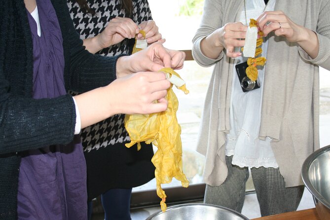 Traditional Kusaki-zome Dyeing Experience in Amaminosato - Dyeing Handkerchief Experience