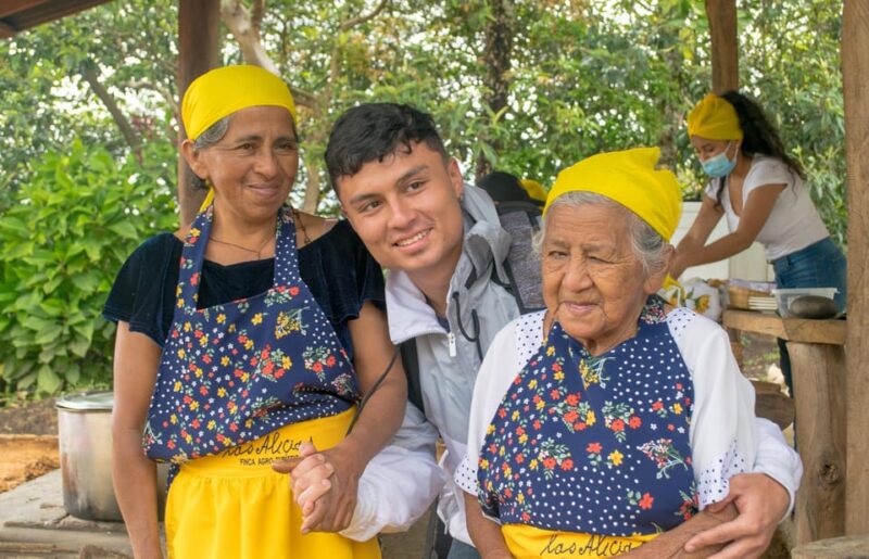 Traditional Local Cooking Workshop (Pipián) - Instructors and Community