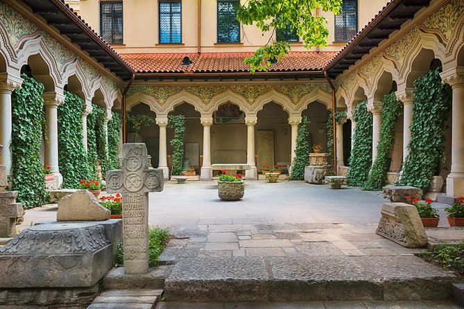 Traditional Lunch and Old Town Private Tour With a Local Guide - Tour Details