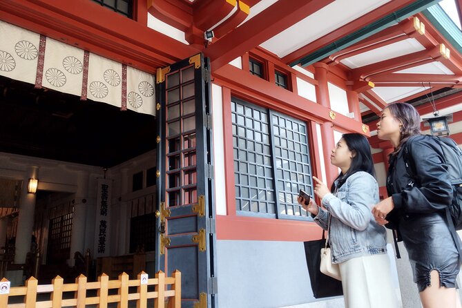 Traditional Morning Walking Tour With a Local Guide - Exploring Hie Shrine and Shinto Traditions