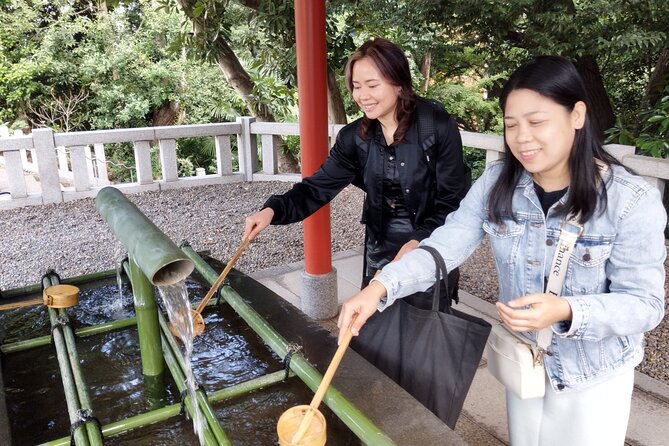 Traditional Morning Walking Tour With a Local Guide - Interacting With the Local Guide Nobo