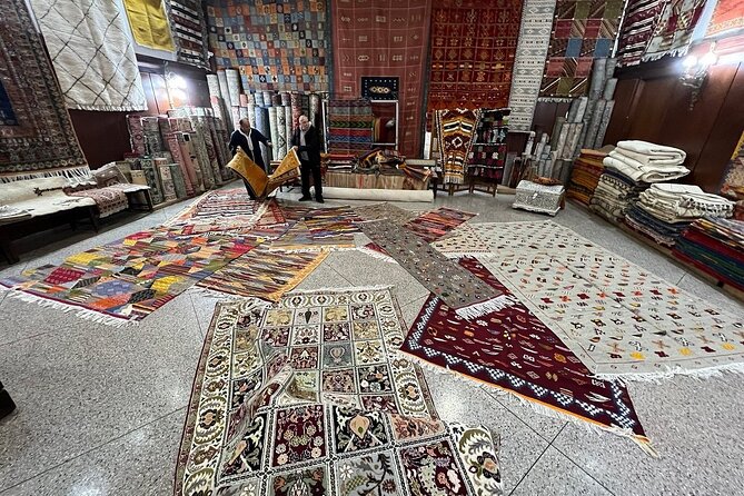Traditional Souks Shopping Private Tour in Casablanca - Knowledgeable Tour Guide