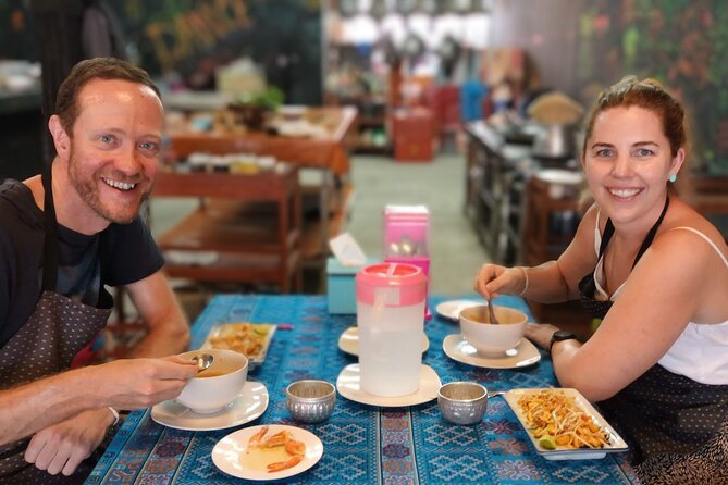 Traditional Thai Cooking Class With Smart Cook - Instructor Quality