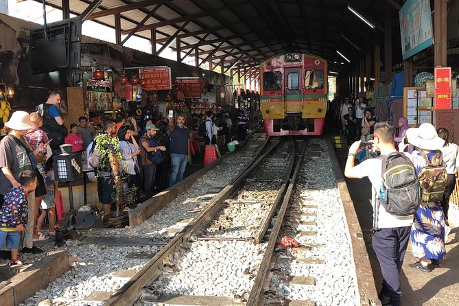 Train Market and Floating Market Half Day Tour - Damnoen Saduak Floating Market