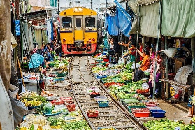 Train Market and Floating Market Half Day Tour - Guide Expertise and Group Size