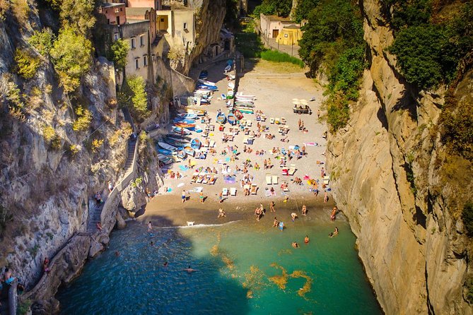 Transfer Amalfi Coast With Stop and Wait 2 Hours Pompeii or Herculaneum or Vesuvius - Exploring Pompeii or Herculaneum