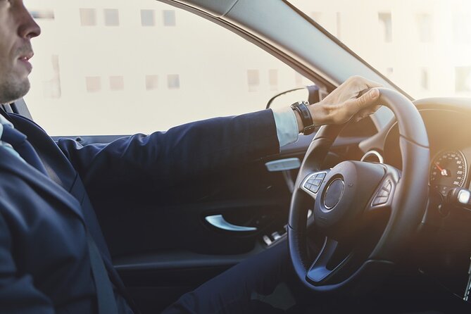 Transfer: Barcelona City Center to El-Prat Airport (BCN) - Pickup Details and Timings