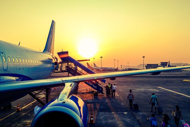 Transfer: Barcelona City Center to El-Prat Airport (BCN) - Pricing and Group Sizes