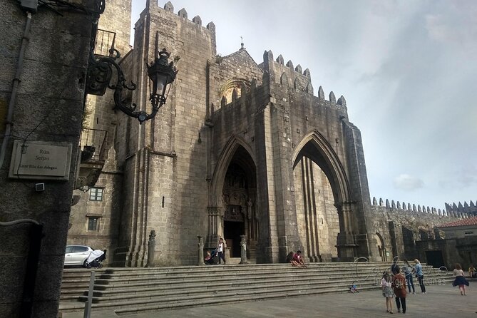 Transfer Between Porto and Santiago Compostela With up to 3 Stops Along the Way - Vehicle Capacity