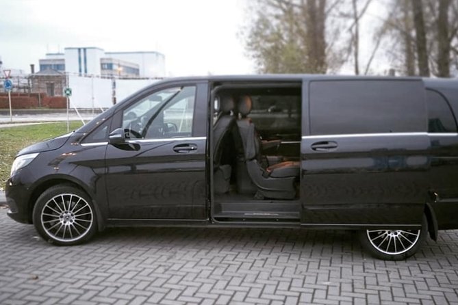 Transfer Brussels Airport <-> Charleroi Airport (1 to 8 Places) - Key Points