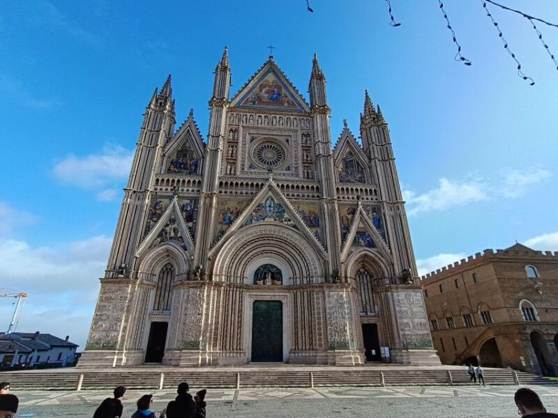 Transfer Florence-Rome With Stops in Orvieto & Bagnoregio - Key Points