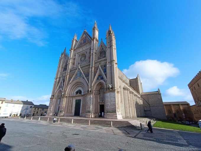 Transfer Florence-Rome With Stops in Orvieto & Bagnoregio - Customized Private Group Experience