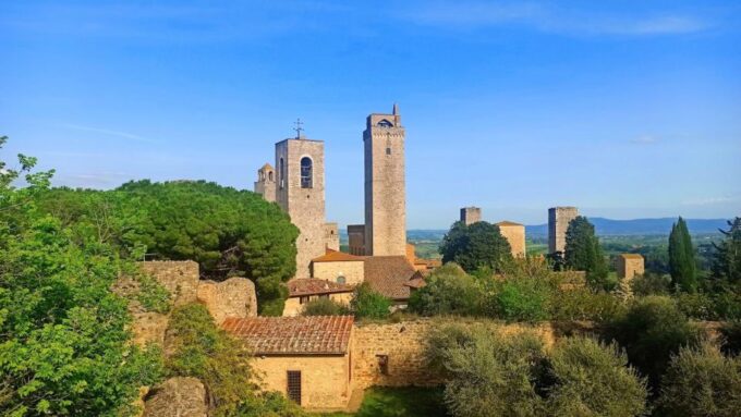 Transfer Florence-Rome With Stops in S Gimignano & Montepulc - Inclusions and Exclusions