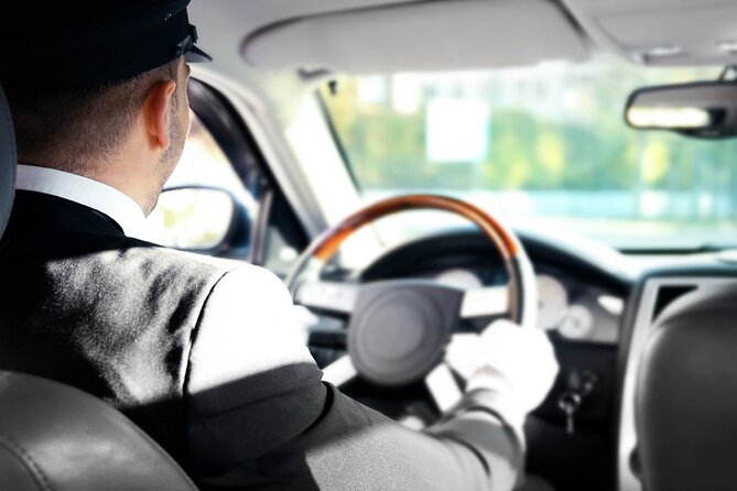 Transfer From Cairo Airport to Hotel at Cairo or Giza - Vehicle Amenities