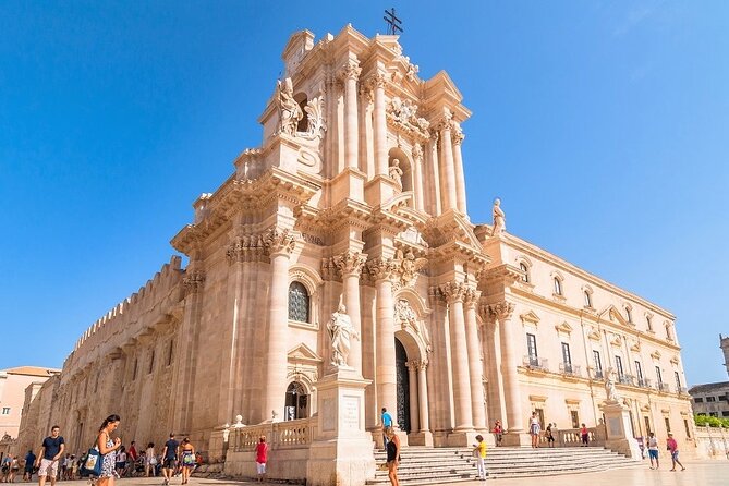 Transfer From Catania Airport to Syracuse or Taormina - Group Experience