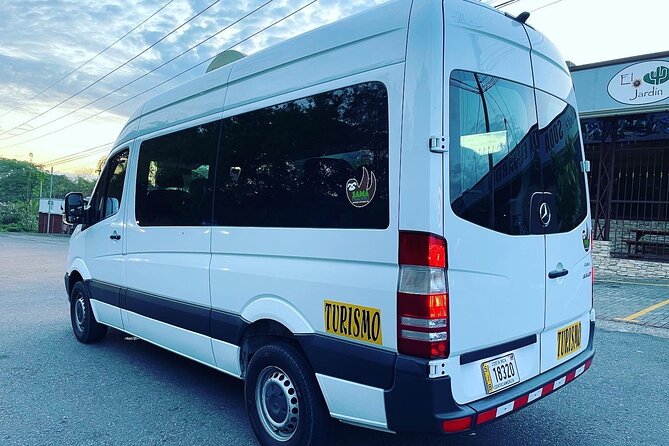 Transfer From Manuel Antonio to La Fortuna Arenal Volcano - Personalized Attention and Stops