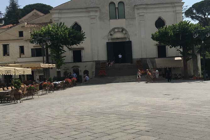 Transfer From Naples to Ravello With a Stop at Pompeii or Ravello to Naples - Customized Pickup Time and Location