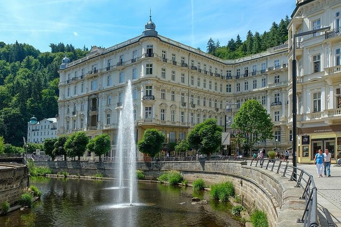 Transfer From Prague to Karlovy Vary: Private Daytrip With 2h for Sightseeing - Pricing and Group Sizes