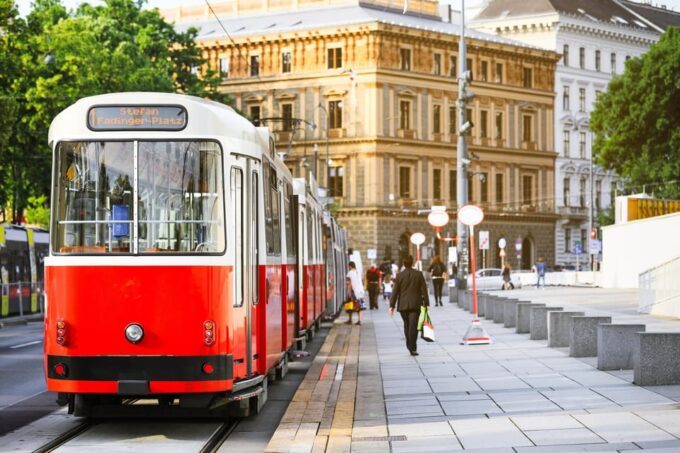 Transfer From Prague to Vienna With 2h for Sightseeing - Pricing and Booking