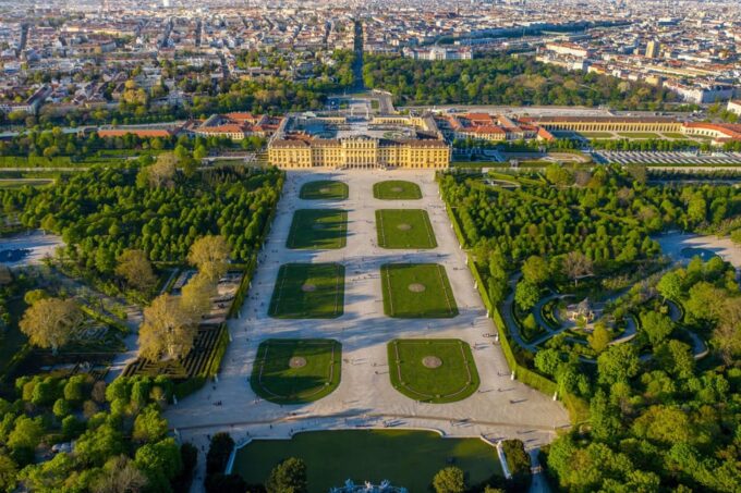 Transfer From Prague to Vienna With 2h for Sightseeing - Additional Considerations