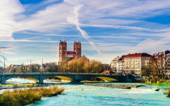 Transfer From Vienna to Munich With 2 Hours of Sightseeing - Attraction Tickets and Meals