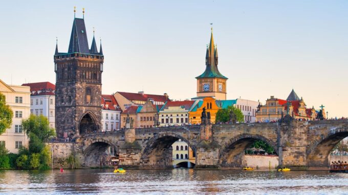 Transfer From Vienna to Prague With English-Speaking Driver - Accessibility and Group Accommodations
