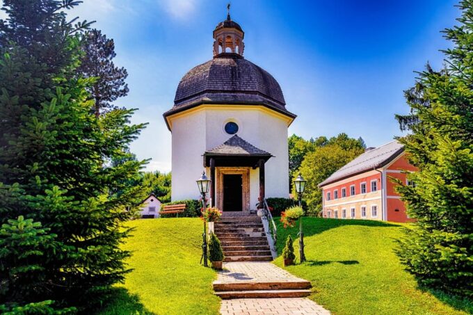 Transfer From Vienna to Salzburg With 2 Hours of Sightseeing - Pickup and Drop-off