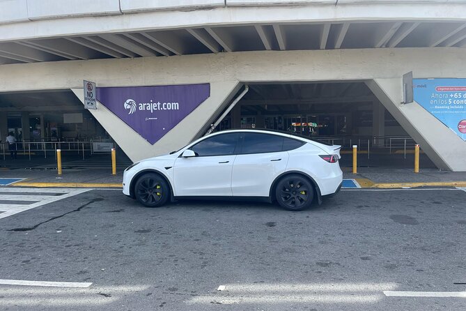 Transfer in Tesla From SDQ Airport to Santo Domingo - Pickup and Drop-off Details