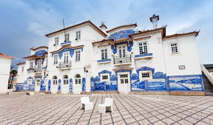 Transfer Porto-Lisbon 3 Stops Aveiro, Nazaré/Fatima, Obidos - Highlights of the Experience