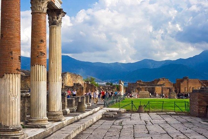 Transfer Sorrento Coast With Stop and Wait 2 Hours Pompeii or Herculaneum or Vesuvius - Suggested Itinerary