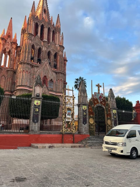 Transportation: Queretaro Airport to San Miguel De Allende - Vehicle and Amenities