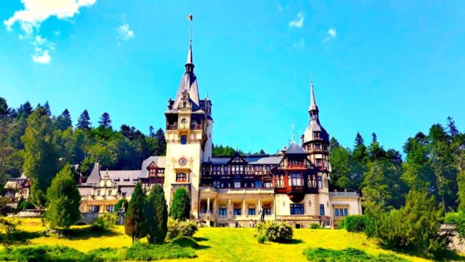 Transylvania Tour: Draculas Castle, Peles Palace & Brasov - Scenic Views of the Carpathians