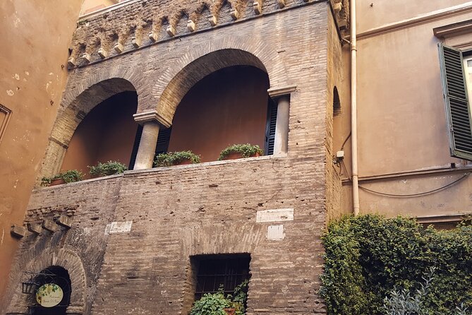 Trastevere District Must-See Sites Walking Art & Food Tour - Trasteveres Captivating Architecture