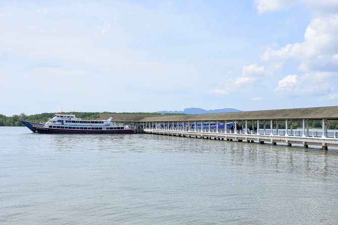 Travel From Koh Phi Phi to Krabi by Ferry/Speedboat - Service Capacity and Accessibility