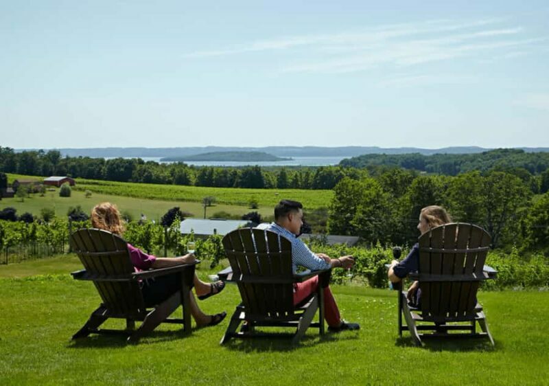 Traverse City: 5-Hour Old Mission Peninsula Wine Tour - Transportation and Group Dynamics