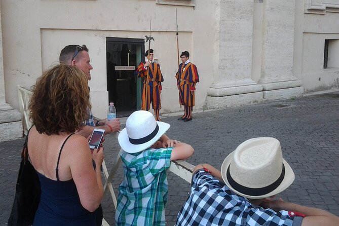 Treasures of St Peter Basilica Scavenger Hunt for Kids & Families - Interactive Learning Experience for Kids