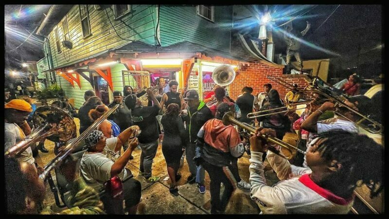 Treme Bar Crawl & Seafood Experience - Duration and Practical Details