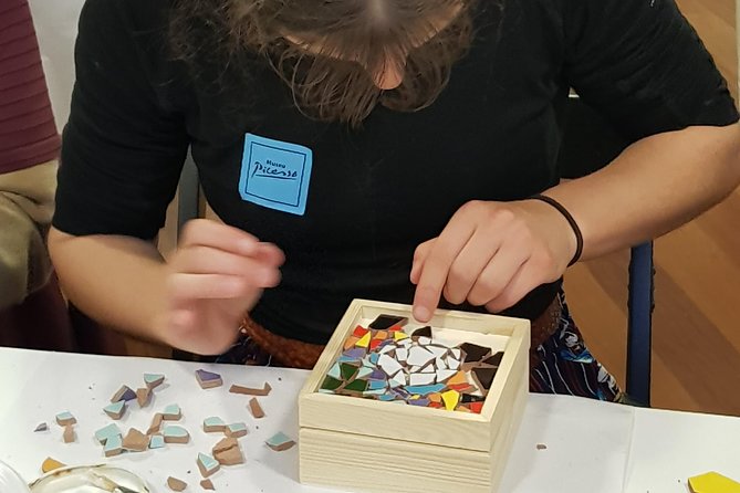 Trencadis Workshop for Groups: Do It Like Gaudi - Trencadis Artistry