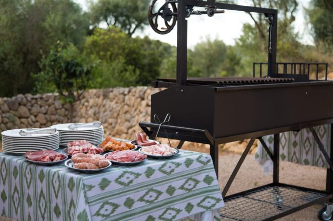Treurer: Mediterranean Barbecue Night - Sustainable Practices