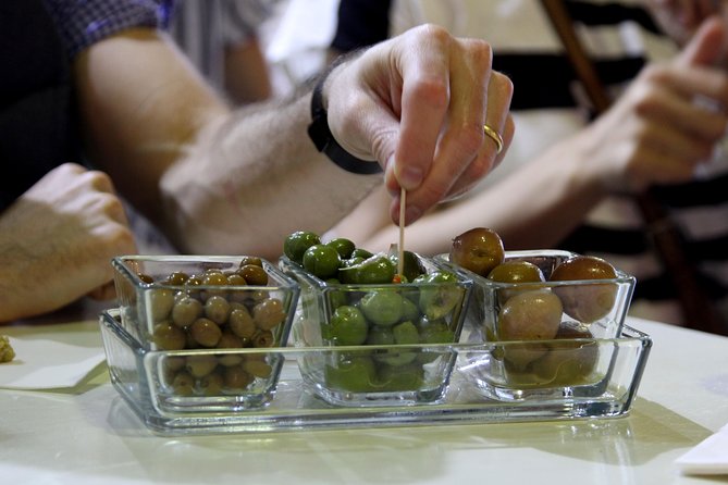 Triana Market Tour With Tastings - Exploring Triana Market