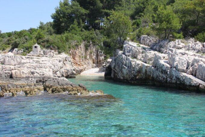 Trogir and Split Private Blue Lagoon & Šolta 3 Islands Tour - Meeting Point