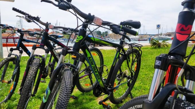Trogir: Bike Rental Service - Optional Exploration of Kaštela City