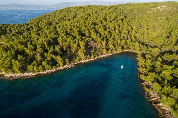 Trogir, Blue Lagoon and Šolta (shipwreck) Private Boat Tour - Included Amenities