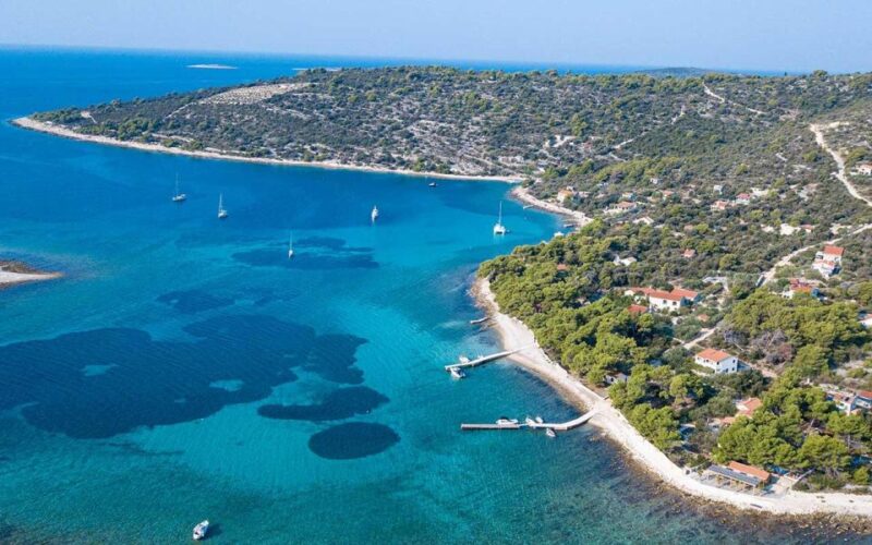 Trogir: Blue Lagoon, Maslinica, and Solinska Bay Boat Tour - Speedboat to Maslinica
