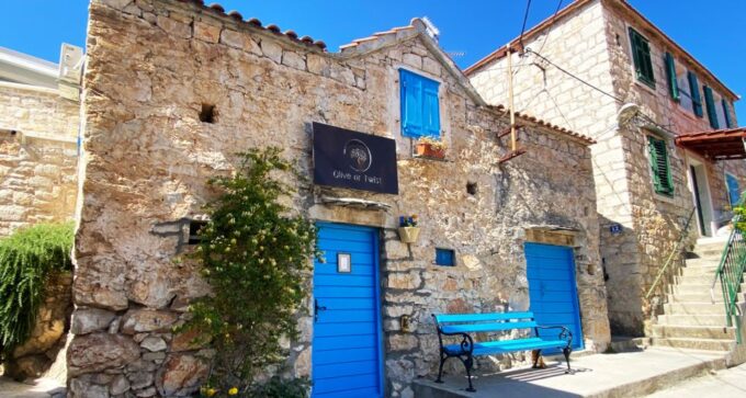 Trogir: Blue Lagoon, Maslinica, and Solinska Bay Boat Tour - Discover the Blue Lagoon